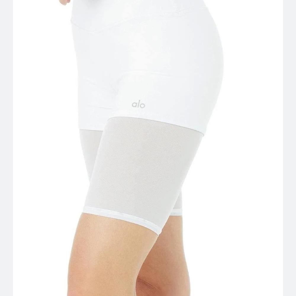 Alo high waist lavish short. In very good condition.